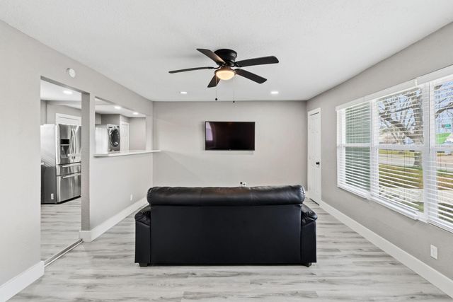 5914 Southcrest St Street, Houston, TX 77033