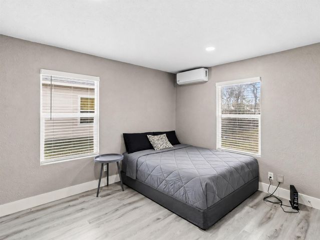 5914 Southcrest St Street, Houston, TX 77033