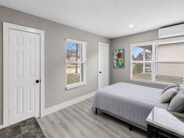 5914 Southcrest St Street, Houston, TX 77033