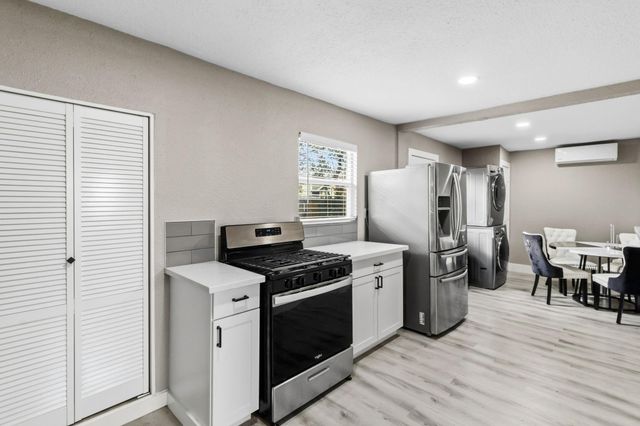 5914 Southcrest St Street, Houston, TX 77033