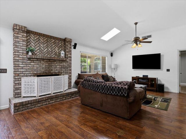 5291 W Spruce Avenue, Fresno, CA 93722