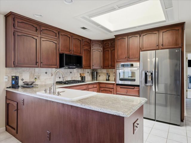 5291 W Spruce Avenue, Fresno, CA 93722