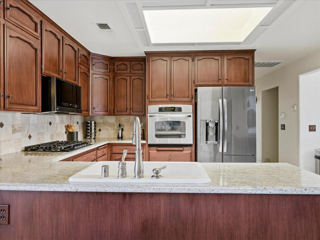 5291 W Spruce Avenue, Fresno, CA 93722