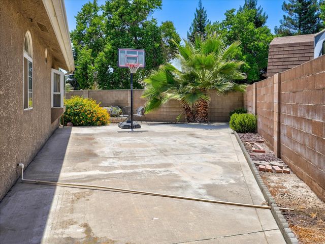 5291 W Spruce Avenue, Fresno, CA 93722