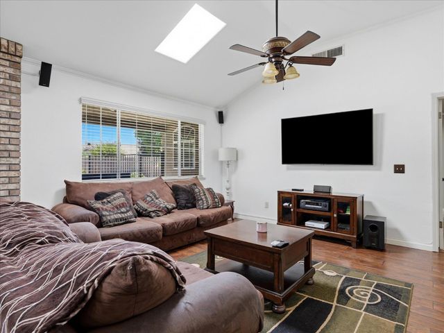5291 W Spruce Avenue, Fresno, CA 93722