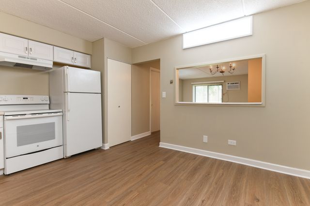 953 N Rohlwing Road GB, Addison, IL 60101