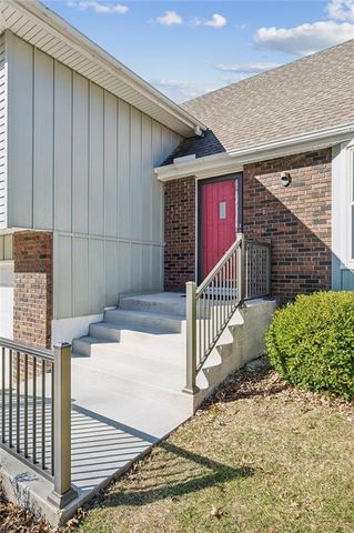 15918 W 136th Terrace, Olathe, KS 66062