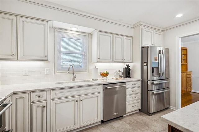 15918 W 136th Terrace, Olathe, KS 66062