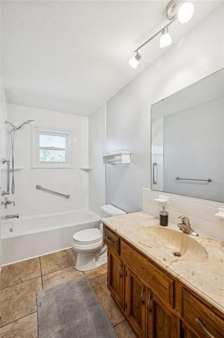 15918 W 136th Terrace, Olathe, KS 66062