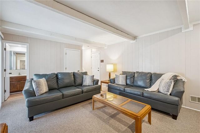 15918 W 136th Terrace, Olathe, KS 66062