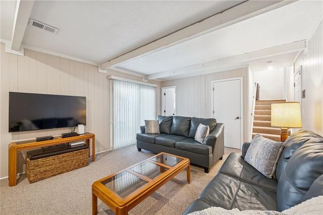 15918 W 136th Terrace, Olathe, KS 66062