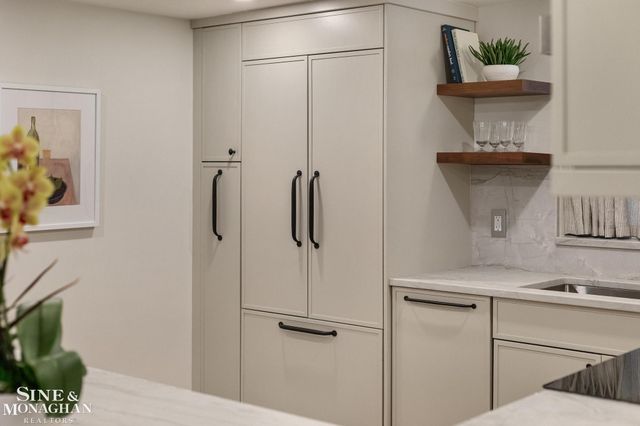 319 Beaupre Lane, Grosse Pointe Farms, MI 48236