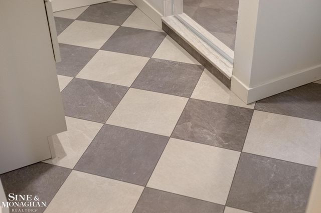 319 Beaupre Lane, Grosse Pointe Farms, MI 48236