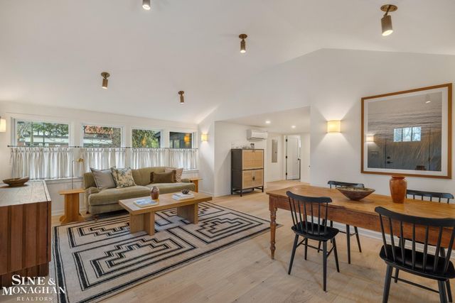 319 Beaupre Lane, Grosse Pointe Farms, MI 48236