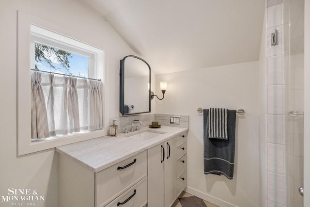 319 Beaupre Lane, Grosse Pointe Farms, MI 48236