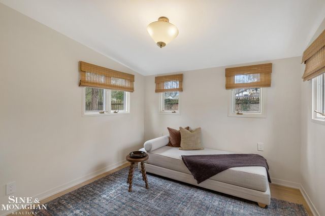 319 Beaupre Lane, Grosse Pointe Farms, MI 48236