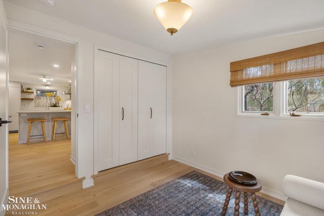 319 Beaupre Lane, Grosse Pointe Farms, MI 48236