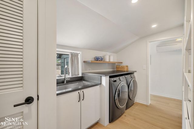 319 Beaupre Lane, Grosse Pointe Farms, MI 48236