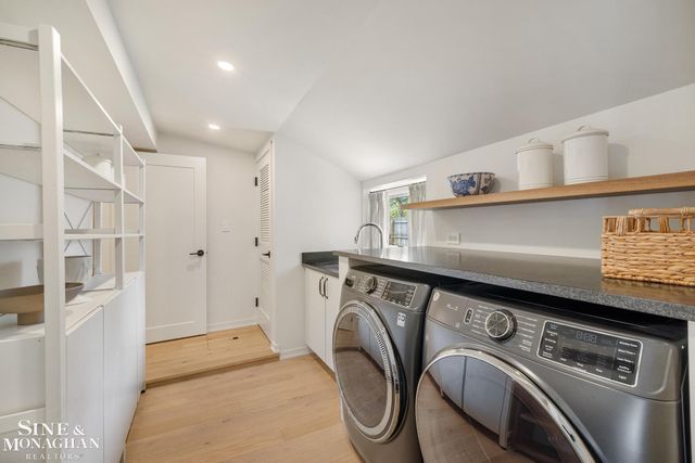 319 Beaupre Lane, Grosse Pointe Farms, MI 48236