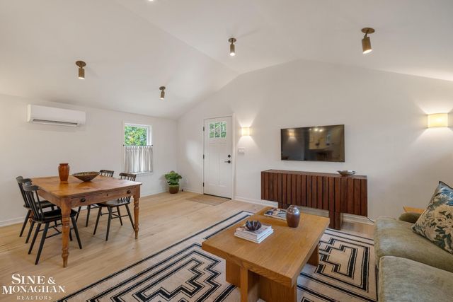 319 Beaupre Lane, Grosse Pointe Farms, MI 48236