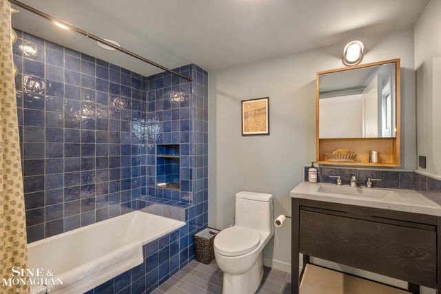 319 Beaupre Lane, Grosse Pointe Farms, MI 48236