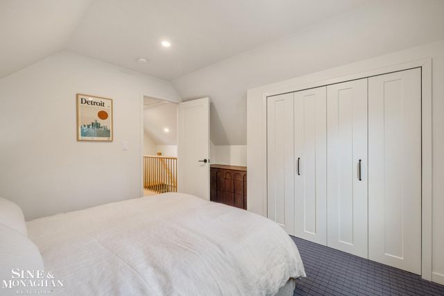 319 Beaupre Lane, Grosse Pointe Farms, MI 48236