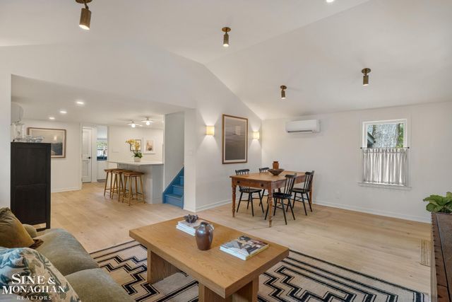 319 Beaupre Lane, Grosse Pointe Farms, MI 48236