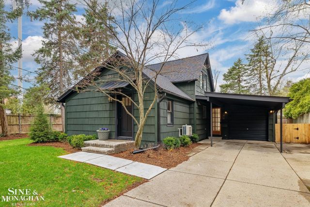 319 Beaupre Lane, Grosse Pointe Farms, MI 48236