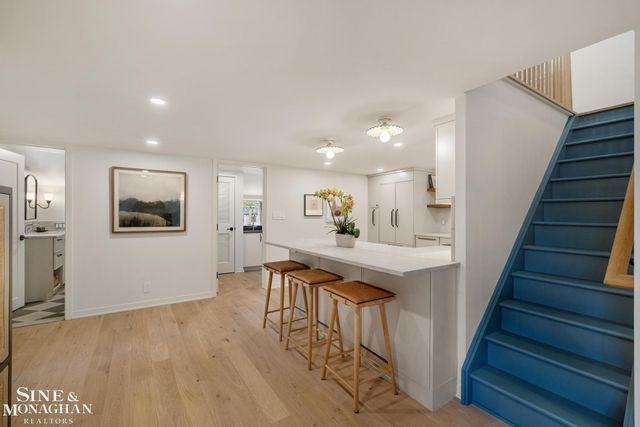 319 Beaupre Lane, Grosse Pointe Farms, MI 48236