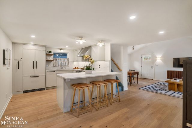 319 Beaupre Lane, Grosse Pointe Farms, MI 48236