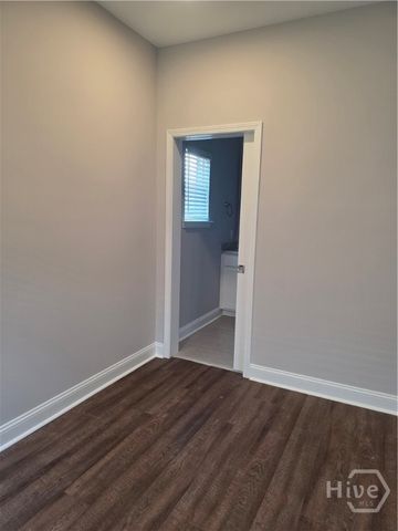 29 Travis Street, Savannah, GA 31406
