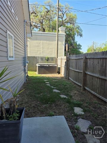 29 Travis Street, Savannah, GA 31406