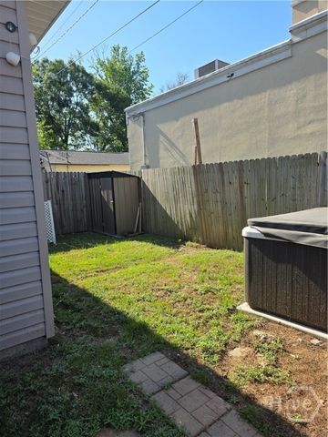 29 Travis Street, Savannah, GA 31406