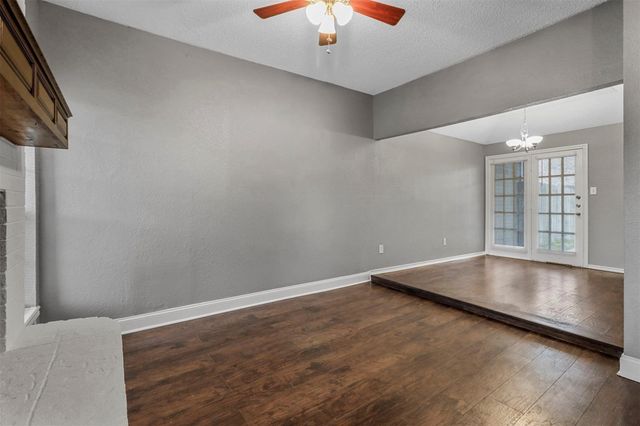 800 Custer Street, Arlington, TX 76014