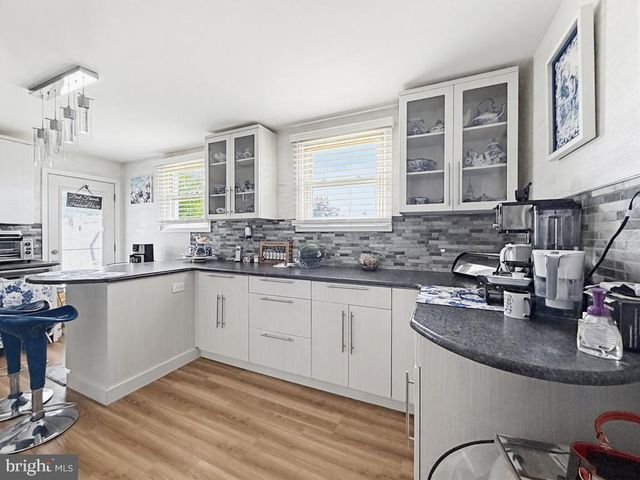 254 ALLEN LN, Warminster, PA 18974