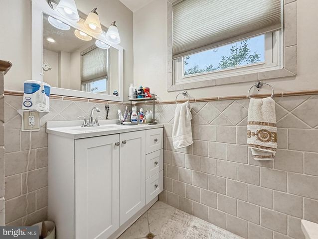 254 ALLEN LN, Warminster, PA 18974