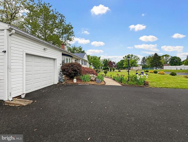 254 ALLEN LN, Warminster, PA 18974