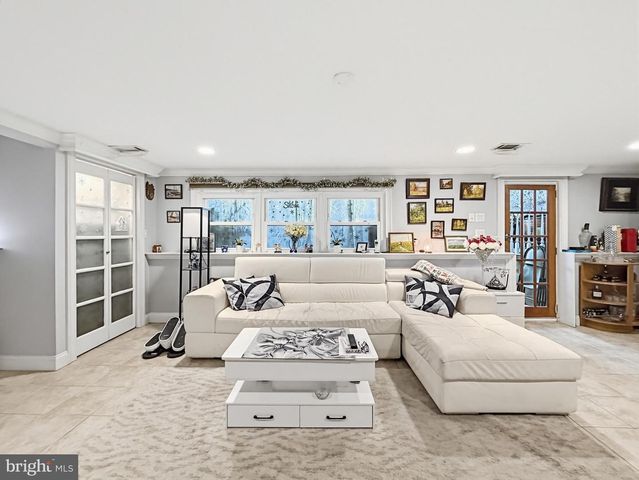 254 ALLEN LN, Warminster, PA 18974