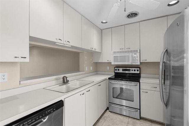 3032 RINGWOOD MEADOW 17, Sarasota, FL 34235