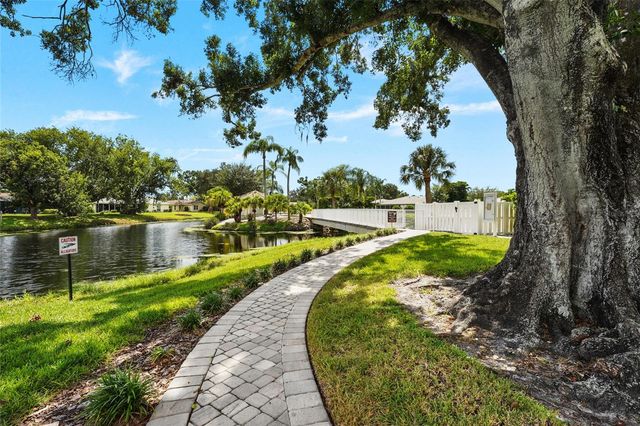 3032 RINGWOOD MEADOW 17, Sarasota, FL 34235