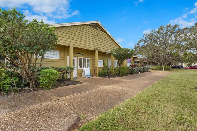 3032 RINGWOOD MEADOW 17, Sarasota, FL 34235