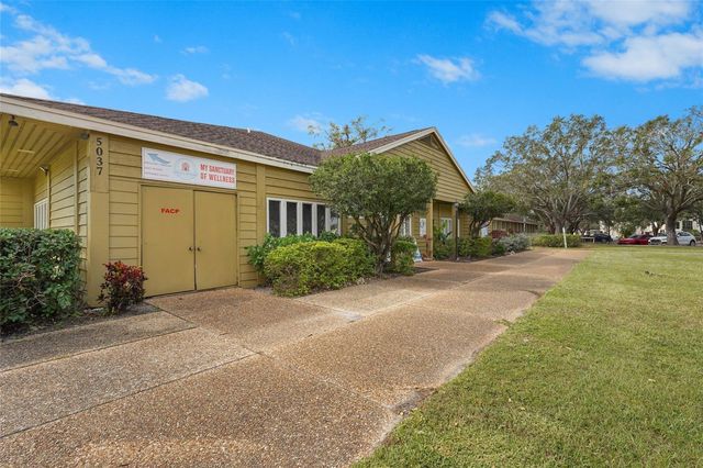 3032 RINGWOOD MEADOW 17, Sarasota, FL 34235