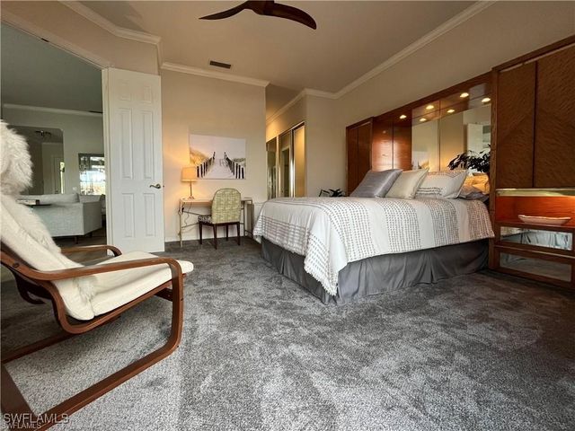 5477 Freeport LN, Naples, FL 34119