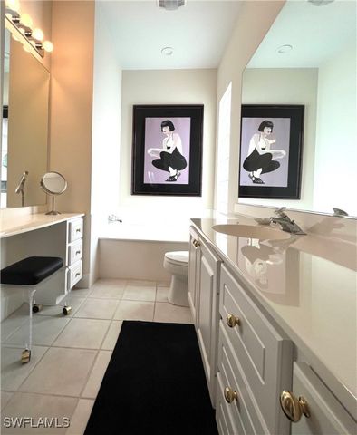 5477 Freeport LN, Naples, FL 34119