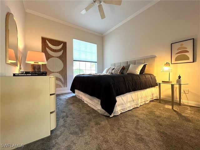 5477 Freeport LN, Naples, FL 34119