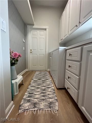 5477 Freeport LN, Naples, FL 34119