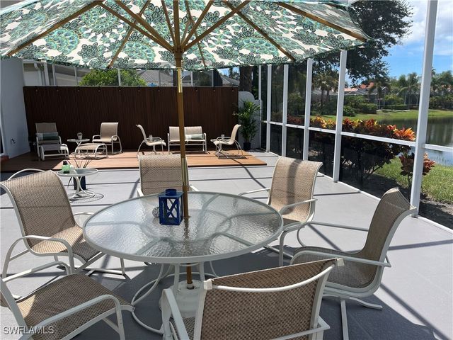 5477 Freeport LN, Naples, FL 34119