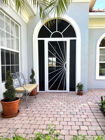 5477 Freeport LN, Naples, FL 34119