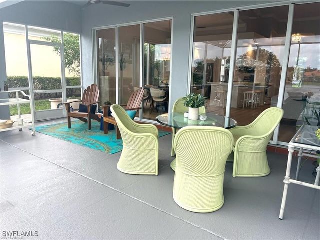 5477 Freeport LN, Naples, FL 34119