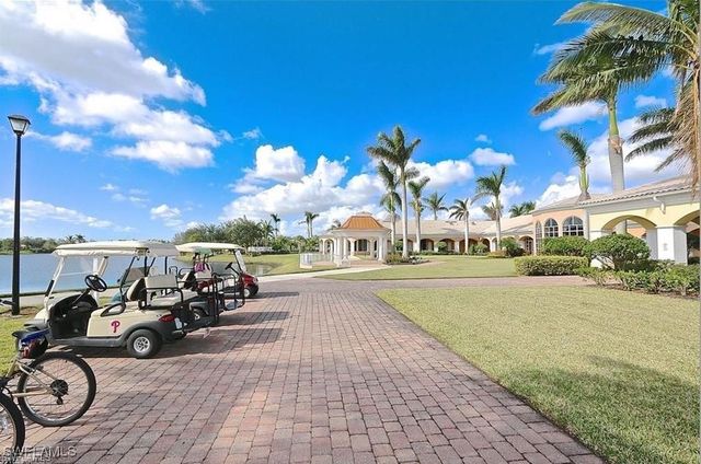 5477 Freeport LN, Naples, FL 34119